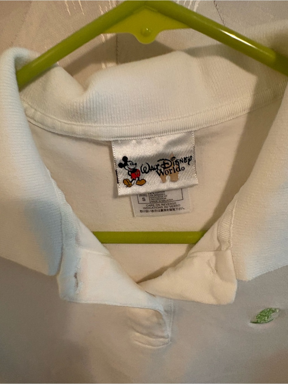 Disney women’s White Polo Shirt with Green Crest - size Small - Picture 2 of 13